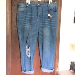 BooHoo Plus High Waisted Mom Jean NWT